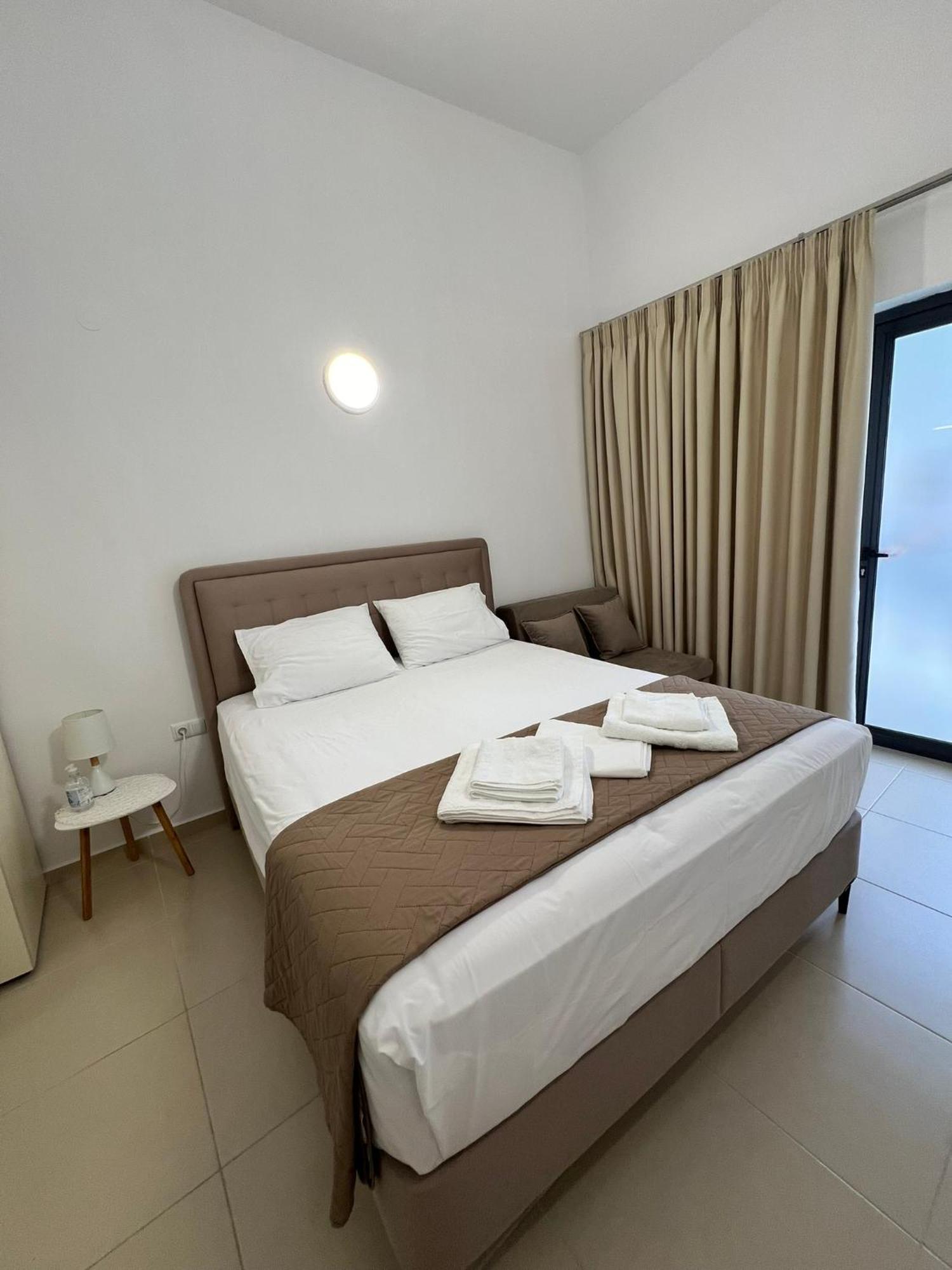 Sun'S Suites Asproválta Exteriér fotografie